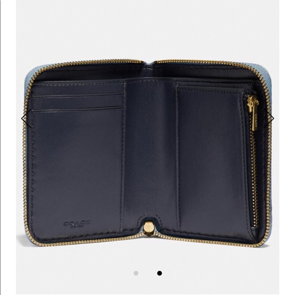New Coach Wallet - Picture 2 of 3